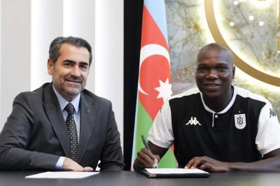 Abubakar rəsmən “Neftçi”də