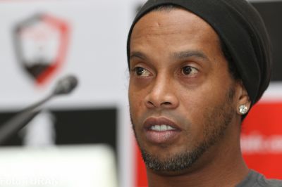 Ronaldinyo “Barselona”ya qayıtdı