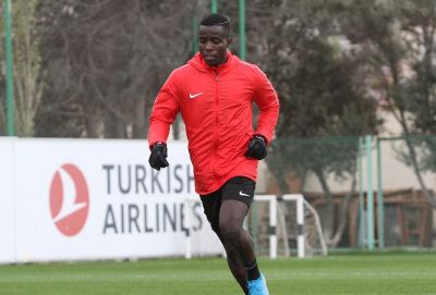 “Neftçi”də qvineyalı yarımmüdafiəçi