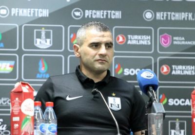 Füzuli Məmmədov: “Fasilələr futbolçular üçün təhlükəlidi”