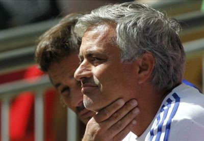 Mourinyo medalını tribunaya atdı