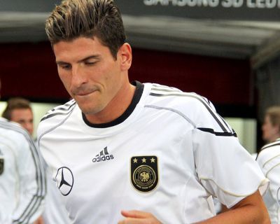 “Beşiktaş” Mario Qomesi transfer edir