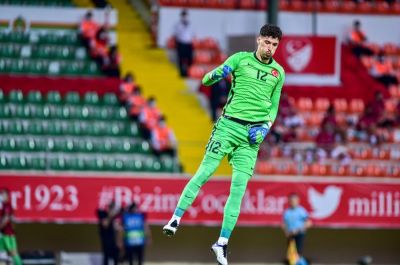 Türkiyə millisinin iki futbolçusu zədələndi