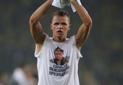 İstanbulda “Putin maykası” ilə qalmaqal yaradan futbolçunun cəzası məlumdu - 300 min avro!