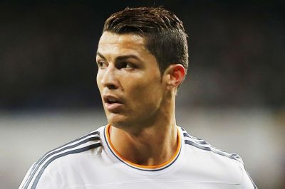 Ronaldo Səudiyyə Ərəbistanındakı fotosessiyadan 1,1 milyon avro qazanıb