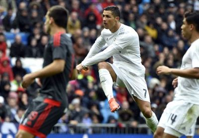 Messinin 289 oyunda etdiyini Ronaldo 228 matçda bacardı