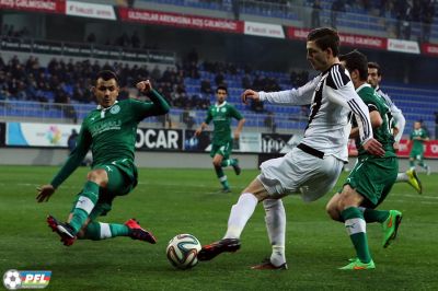 “Neftçi”nin futbolçuları penalti üçün hakimə yalvarırdılar”