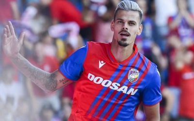 “Əvəzləməyim üçün işarə etməyə hazırlaşırdım, amma top önümə düşdü və qol vurdum”