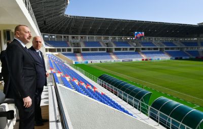 Prezident Sumqayıt şəhər stadionunda yaradılan şəraitlə tanış olub - YENİLƏNİB