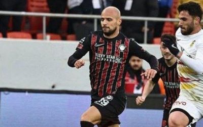 Coşqun oynadı, komandası 10 nəfərlə qalib gəldi