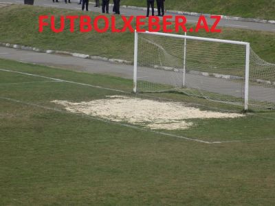 Şəmkir stadionunun apilkalı qapısı