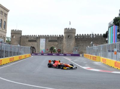 Bakıda Formula-1 zamanı 2 pilot yolu səhv saldı