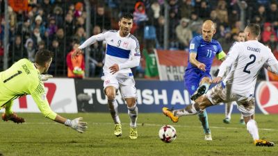 Hollandiya 3 xalı 3 qolla qazandı