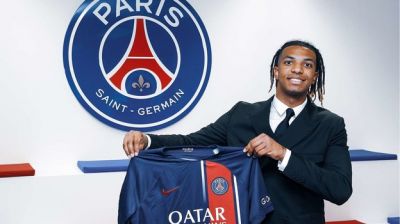 PSJ heyətini 18 yaşlı futbolçu ilə gücləndirdi