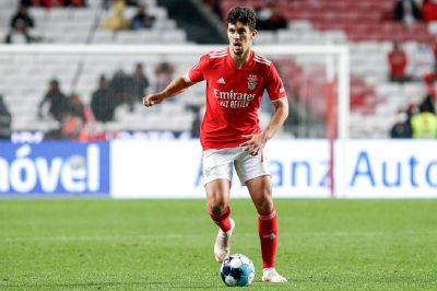 “Benfika”nın müdafiəçisi Premyer Liqa və Bundesliqa klublarının hədəfində