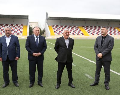 Rövnəq Abdullayev Ağsu şəhər stadionuna baxış keçirib