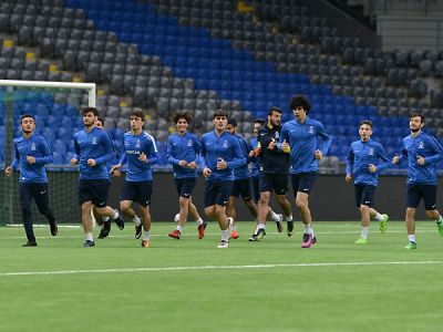 2 futbolçu millinin heyətindən çıxarıldı