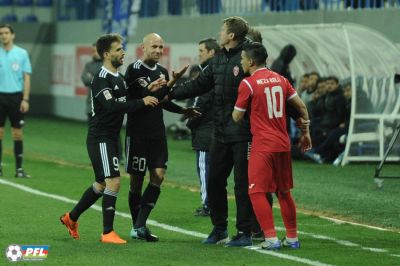 Kintana 100-ə çatdı