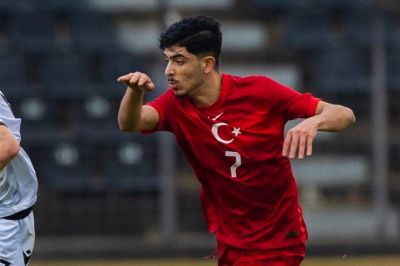 16 yaşlı türk Avropa nəhənglərinin maraq dairəsində