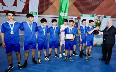 Şahin Bağırov voleybol üzrə rayon birinciliyinin qaliblərini mükafatlandırıb