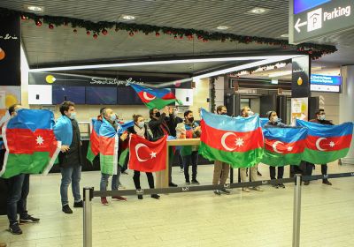 Azarkeşlər millimizi Lüksemburqda belə qarşıladılar