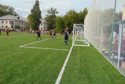 “Zenit”in futbolçusu doğma şəhərində stadion tikdirdi