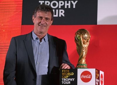 Argentina futbolunun əfsanəsi Messini PSJ-də qalmağa səslədi