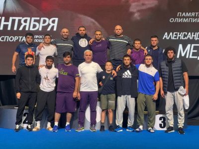 Sərbəst güləşçilərdən Minskdə 8 medal