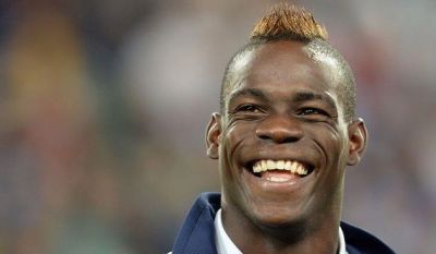 Balotelli ilə müqavilə yenilədilər