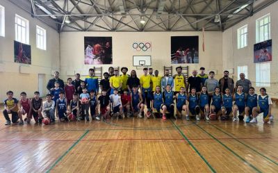 Məktəblilərlə görüş