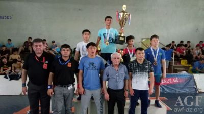 Güləşçilərimiz 4 medalla başladı