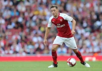 Özil Mançesterlə İstanbul arasında seçim etməlidi