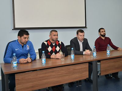 Elxan Məmmədov millinin üzvləriylə görüşdü
