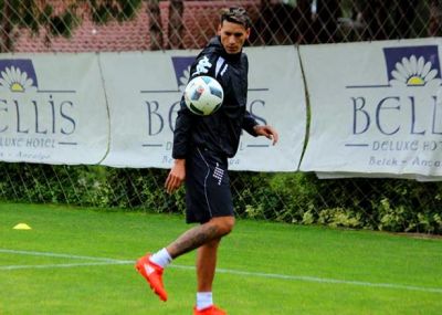 “Neftçi” baxışa çağırdığı futbolçu ilə müqavilə bağladı