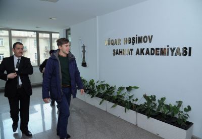 Sergey Karyakin Vüqar Həşimovun məzarını ziyarət etdi