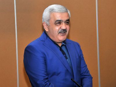 Rövnəq Abdullayev milli üzvləri ilə görüşdü