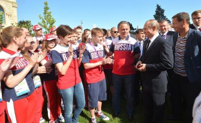 Putin Atletlər kəndində rusiyalı idmançılarla görüşüb