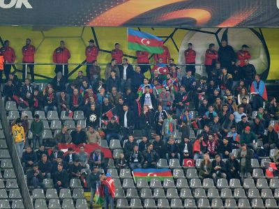 Dortmundda azərbaycanlı azarkeşlərdən Ermənistan bayrağına etiraz