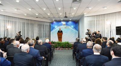 İlham Əliyev idman xadimlərini mükafatlandırdı