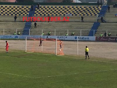 Gəncə stadionunda fərqli torlar
