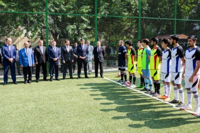 Bakıda yeni futbol meydançası istifadəyə verildi