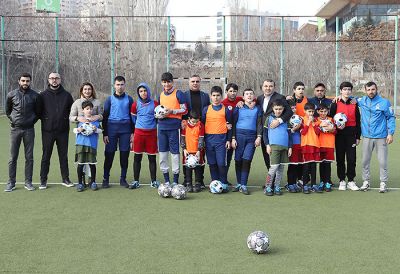AFFA-nın təşkilatçılığı ilə autizmli uşaq üçün futbol dərslərinə start verildi