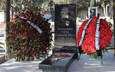 Futbol ictimaiyyətinin nümayəndələri Tofiq Bəhramovun məzarını ziyarət ediblər