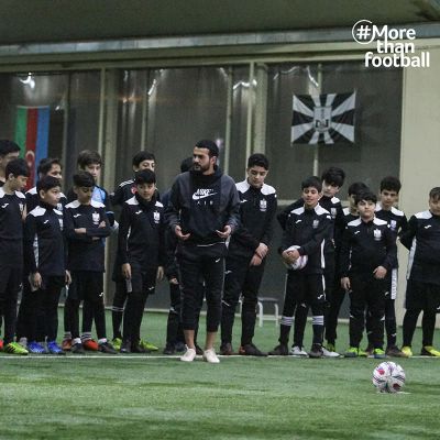 Kapitan “Neftçi” Futbol Məktəbinin üzvləri ilə görüşüb