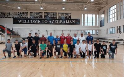 Voleybol millimizin baş məşqçisi seçim xarakterli məşqlər keçirib