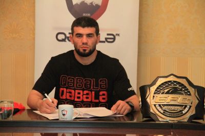 “Qəbələ” MMA döyüşçüsü ilə müqavilə imzaladı