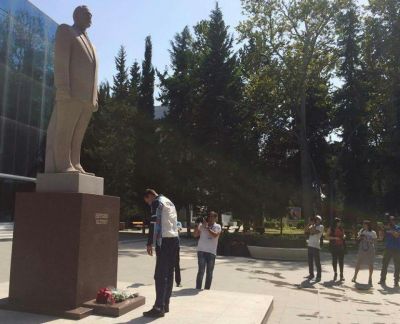 Olimpiya medalçımız Ulu Öndərin abidəsini ziyarət etdi