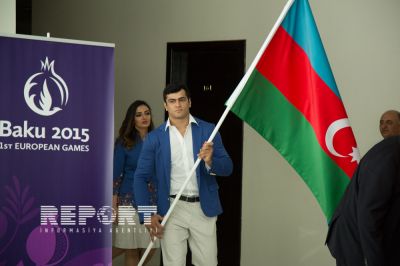 “Bakı-2015”: Bayraqdarımıza Azərbaycan bayrağı təqdim olundu