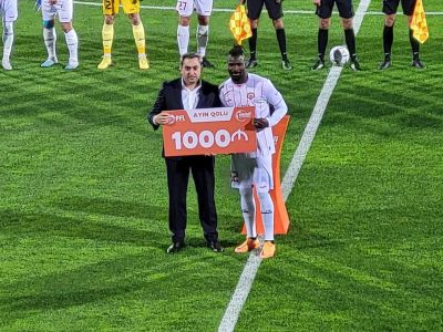 Ayın qolunun müəllifi mükafatlandırıldı