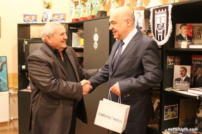 Çingiz Abdullayevdən Kazbek Tuayevə hədiyyə